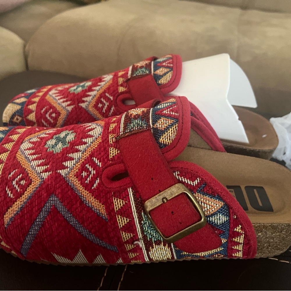 Red Patterned Slip-On Sandals - Picture 2 of 2